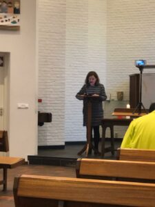 Afbeelding met binnen, tafel, zitten, kamer
Automatisch gegenereerde beschrijving