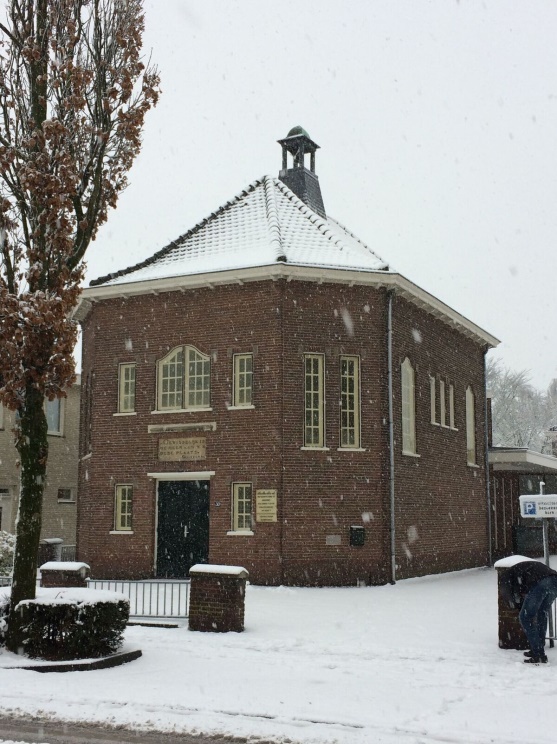 C:\Users\jolie\Desktop\2017-12-10 Bethelkerk in de sneeuw.jpeg