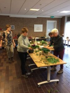 C:\Users\jolie\Desktop\2017-12-14 kerststukjes maken.jpeg