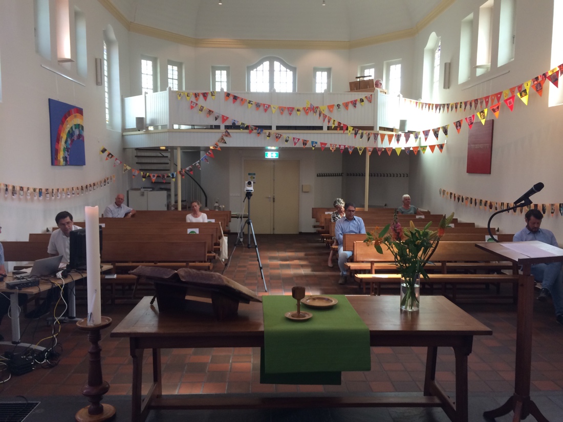 Afbeelding met binnen, plafond, tafel, kamer Automatisch gegenereerde beschrijving