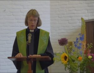 Afbeelding met man, kostuum, tafel, staand

Automatisch gegenereerde beschrijving
