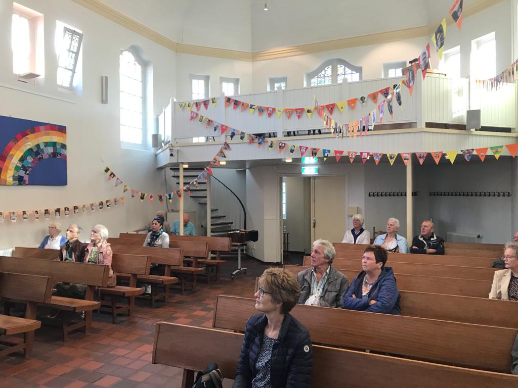 Afbeelding met binnen, plafond, persoon, tafel

Automatisch gegenereerde beschrijving