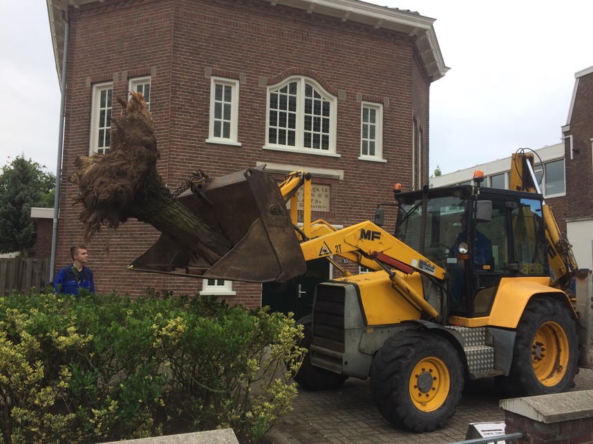 Afbeelding met buiten, gebouw, vrachtwagen, weg

Automatisch gegenereerde beschrijving