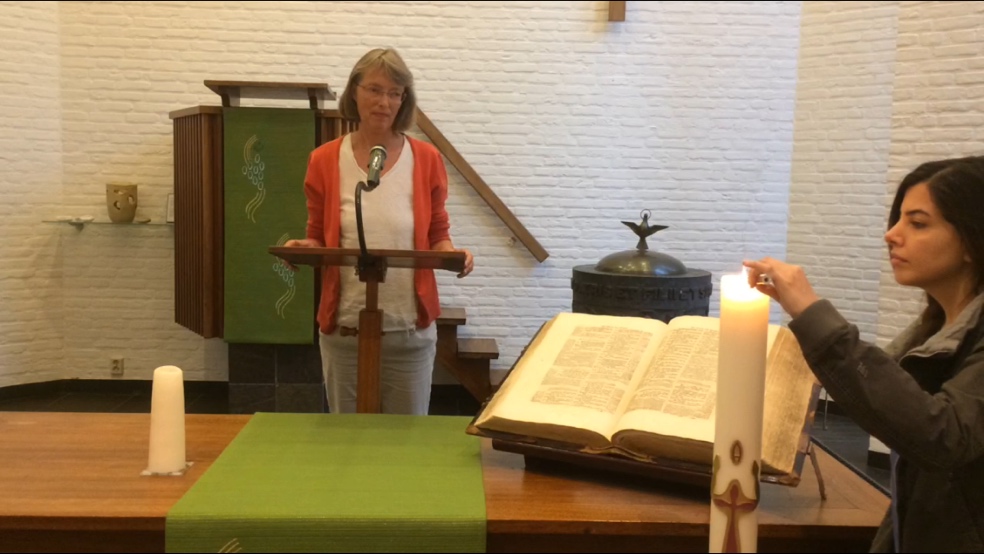 Afbeelding met tafel, persoon, binnen, vrouw

Automatisch gegenereerde beschrijving